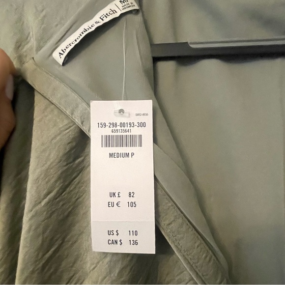 Abercrombie & Fitch Short-Sleeve Crinkle Satin Maxi Dress in Frosty Olive, NWT - Picture 7 of 9